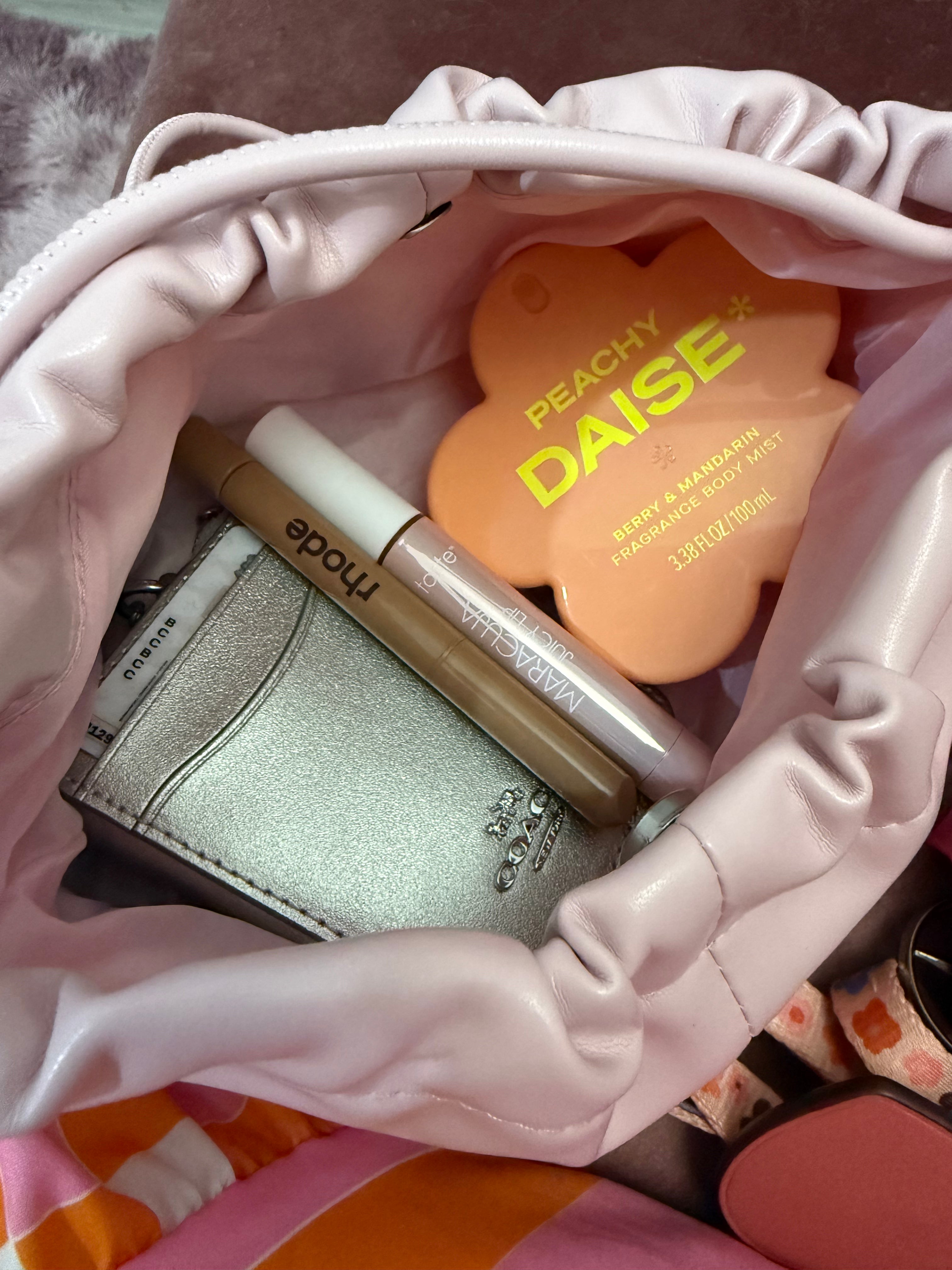 Descubre la Beauty Bag de OMB: El must-haves que necesitas.